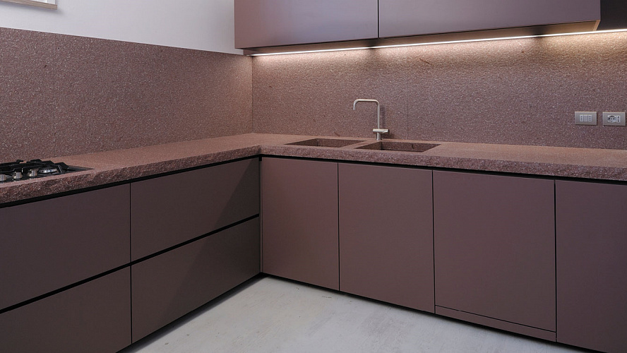 Розовая кухня Minotti Cucine Atelier Rossa